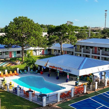 Hotel Mccoy - Art, Libations, Pool Society College Station Exteriör bild