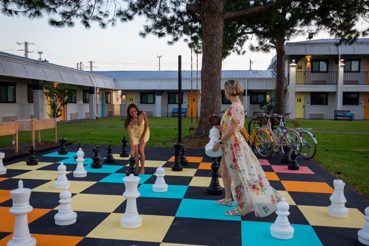 Hotel Mccoy - Art, Libations, Pool Society College Station Exteriör bild