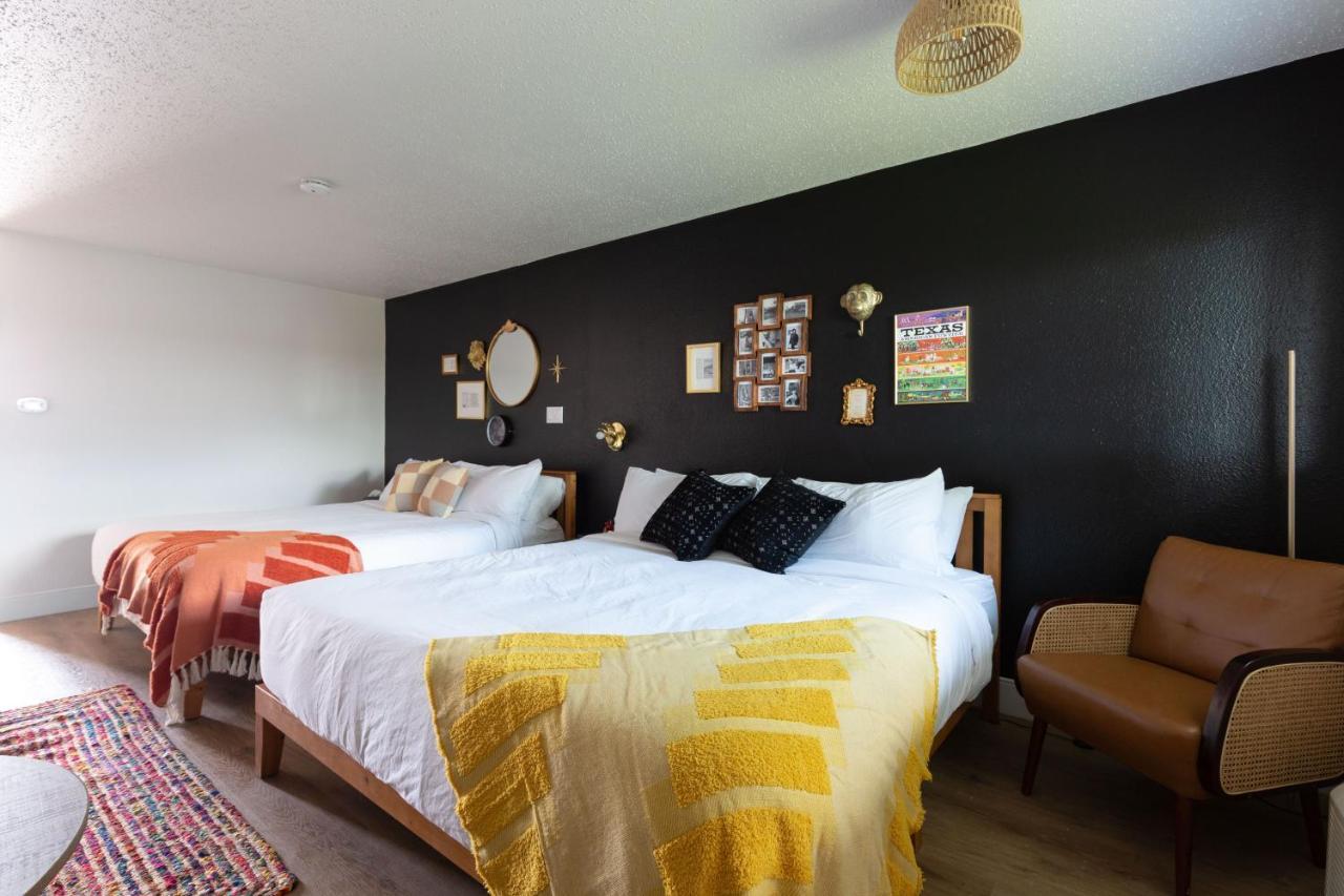 Hotel Mccoy - Art, Libations, Pool Society College Station Exteriör bild