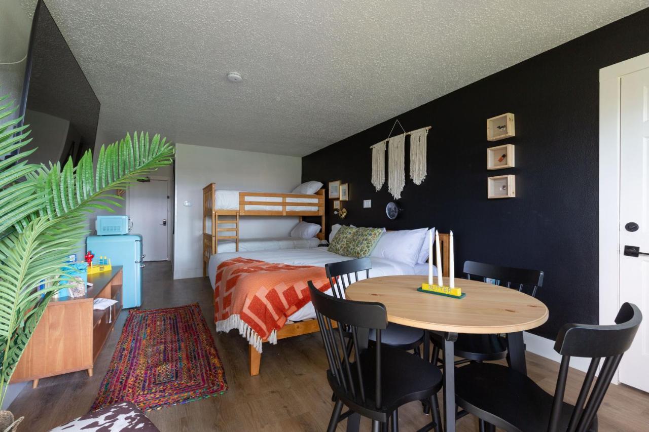 Hotel Mccoy - Art, Libations, Pool Society College Station Exteriör bild