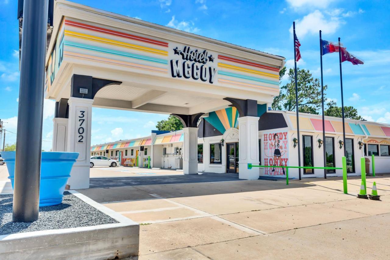 Hotel Mccoy - Art, Libations, Pool Society College Station Exteriör bild