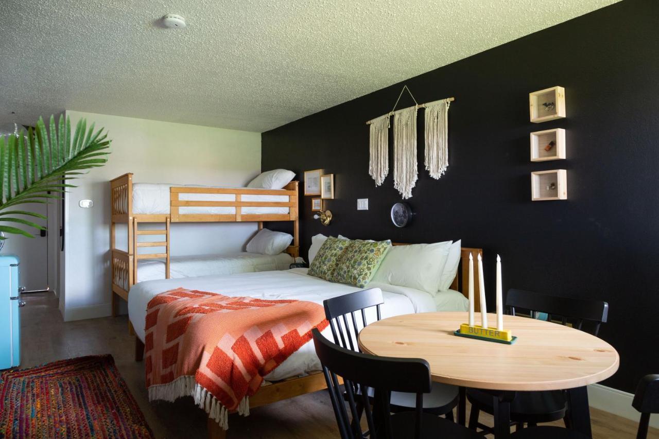 Hotel Mccoy - Art, Libations, Pool Society College Station Exteriör bild