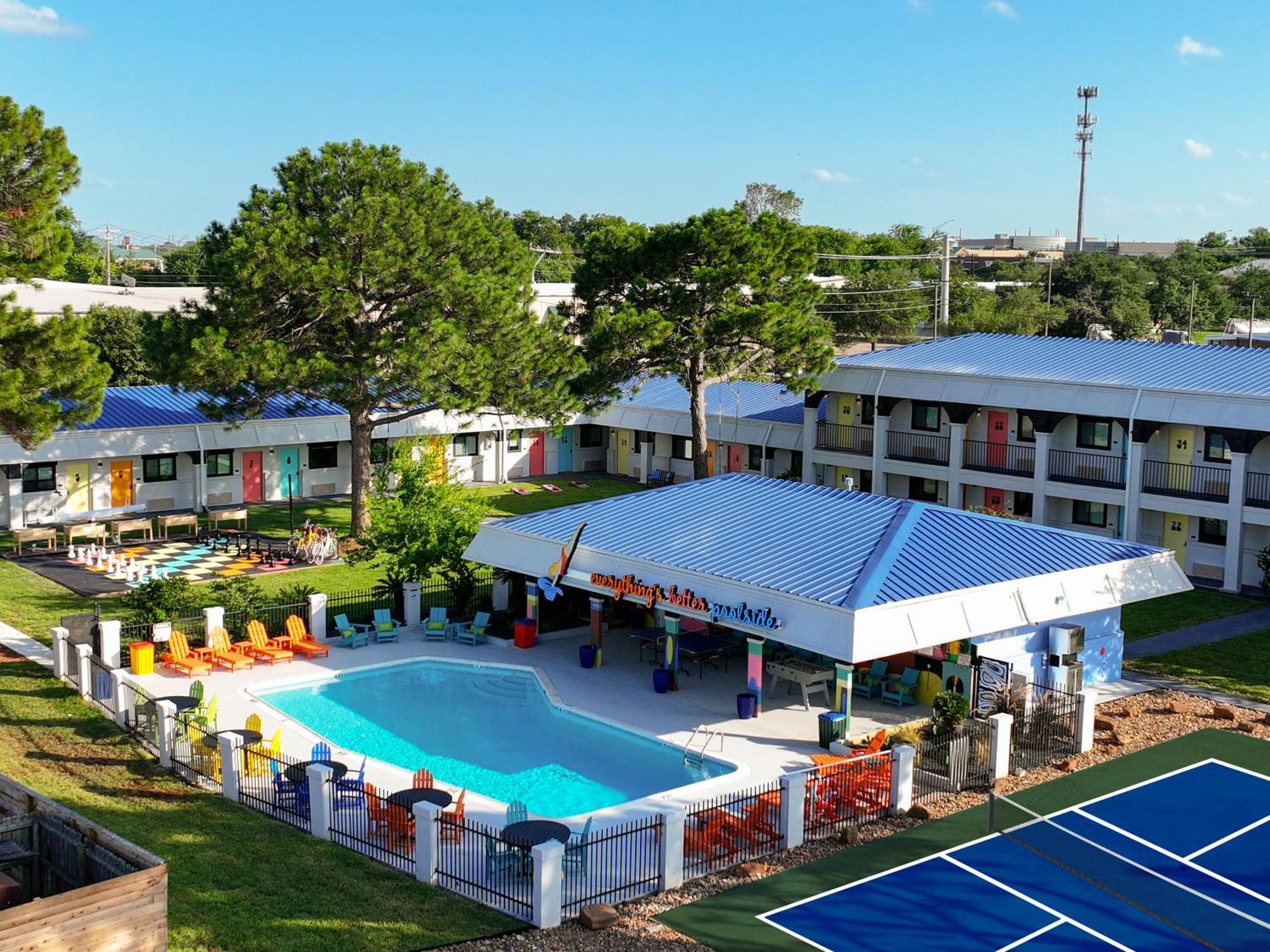 Hotel Mccoy - Art, Libations, Pool Society College Station Exteriör bild