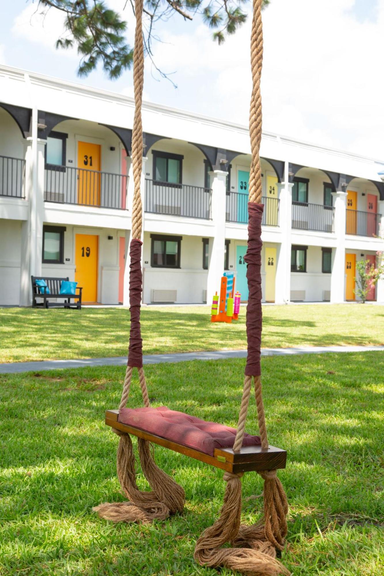 Hotel Mccoy - Art, Libations, Pool Society College Station Exteriör bild